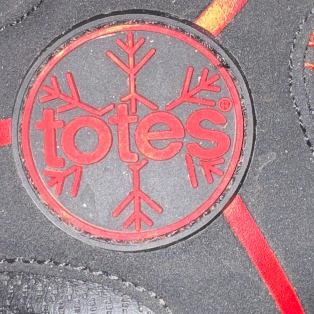 Totes Sage Kids Boys Black and Red Snow Boots